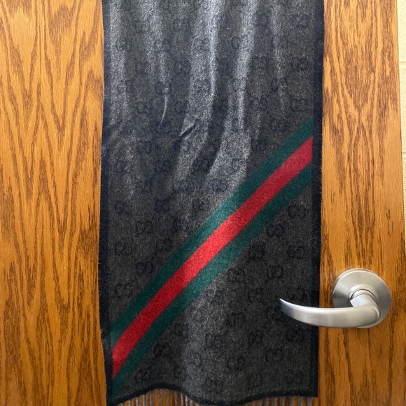 Gucci Grey Monogram Scarf - Picture 1 of 4